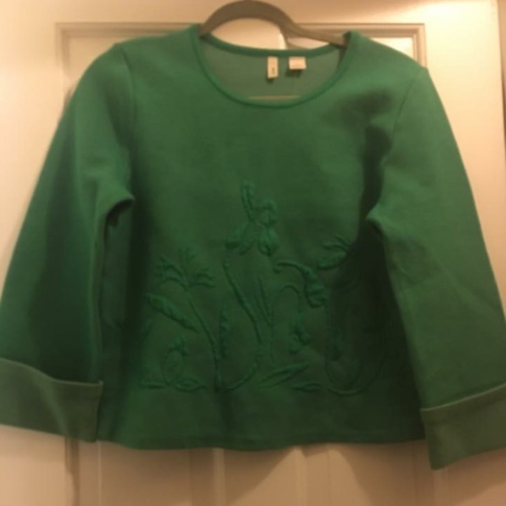 NWT moth green pullover with plant details
